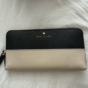 Kate Spade Black & White Zipper Wallet